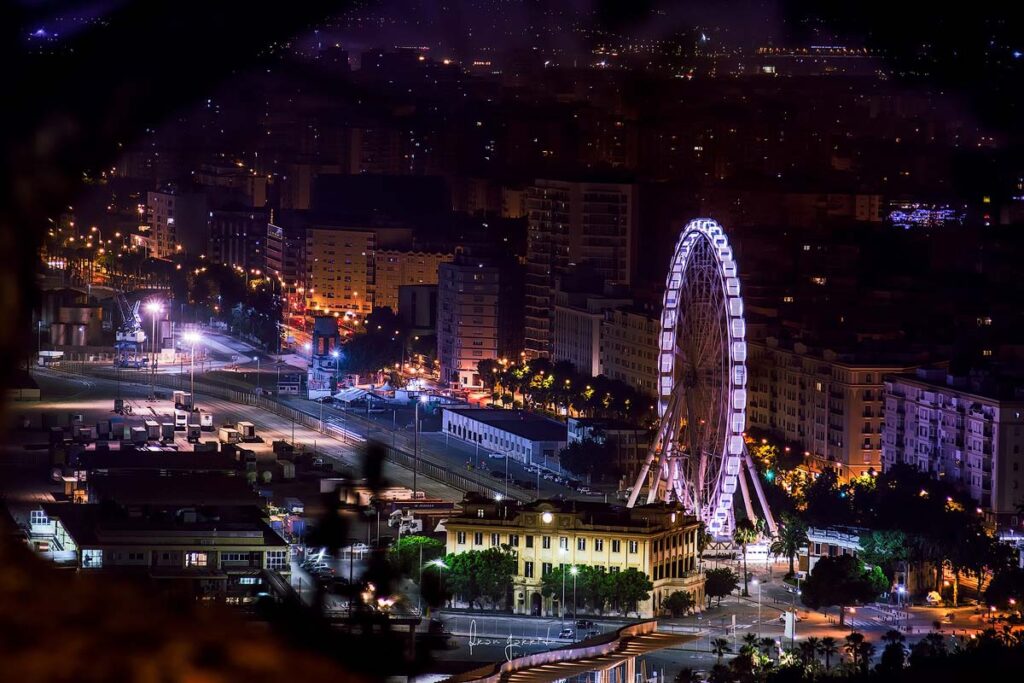 Malaga nocturna noria puerto