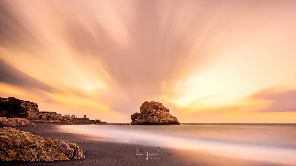 Amanecer Playa Peñón del Cuervo Málaga Larga Exposición