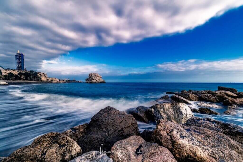 Formación nubosa rompeolas Peñón del Cuervo Málaga