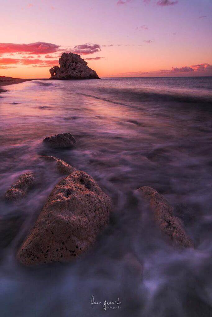 Paisaje playa peñón del cuervo Málaga